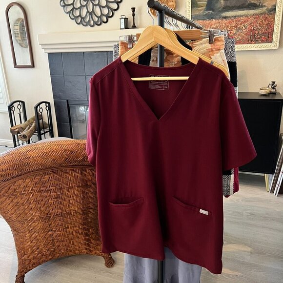 Figs Scrubs Top Womens Size XXL Burgundy Technical Collection Medical Nursing - Picture 15 of 15